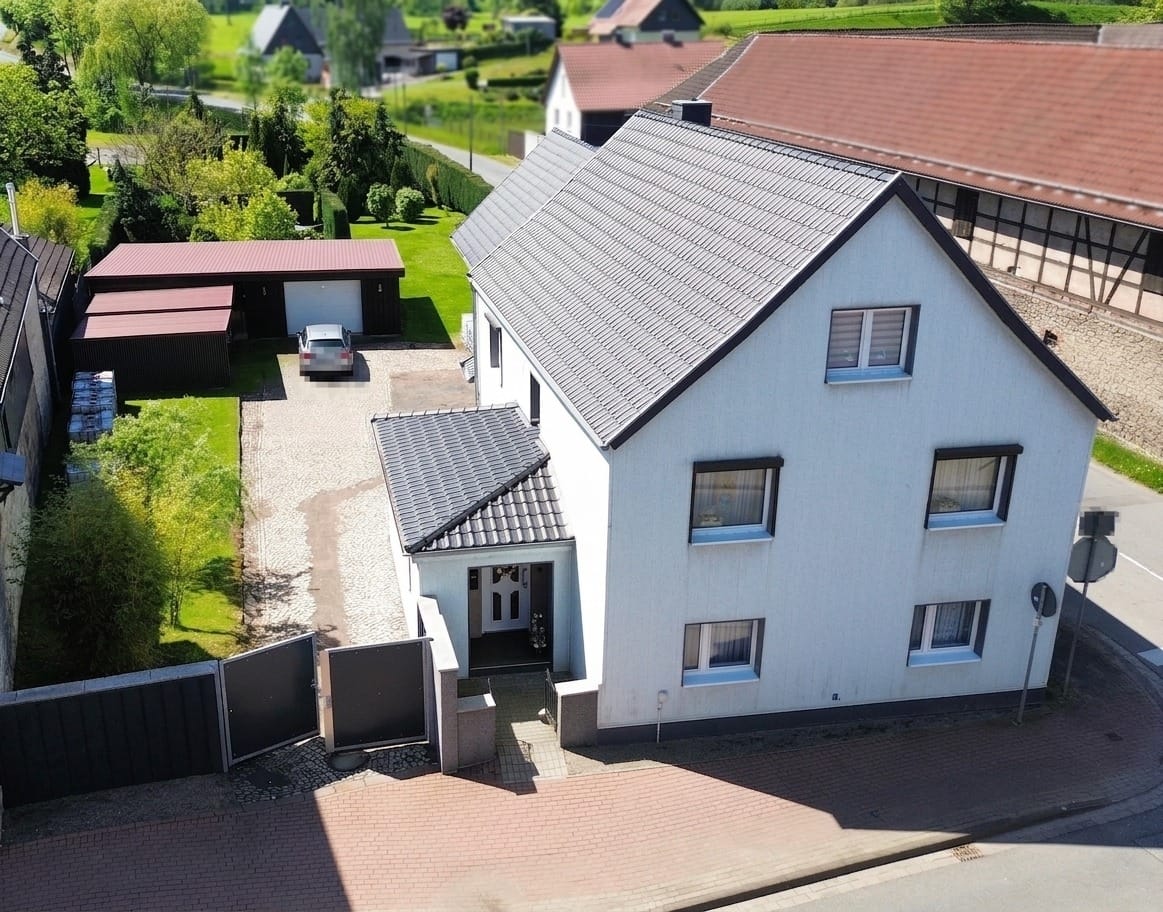 Handwerkertraum mit Ausbaupotenzial: Charmanter Hof m. Scheune, Werkstatt, Garage & Gartenparadies