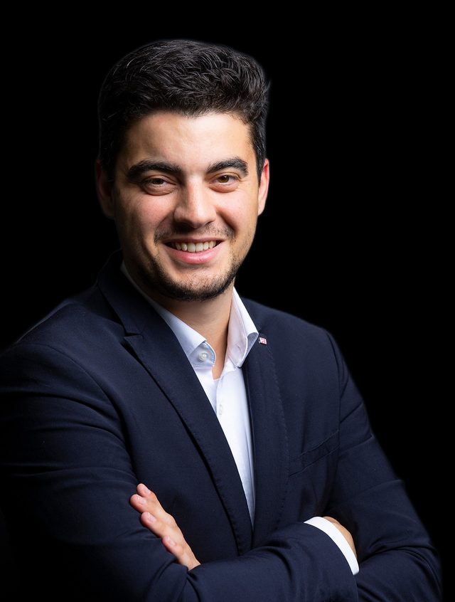 Patrick Atzor, Inhaber